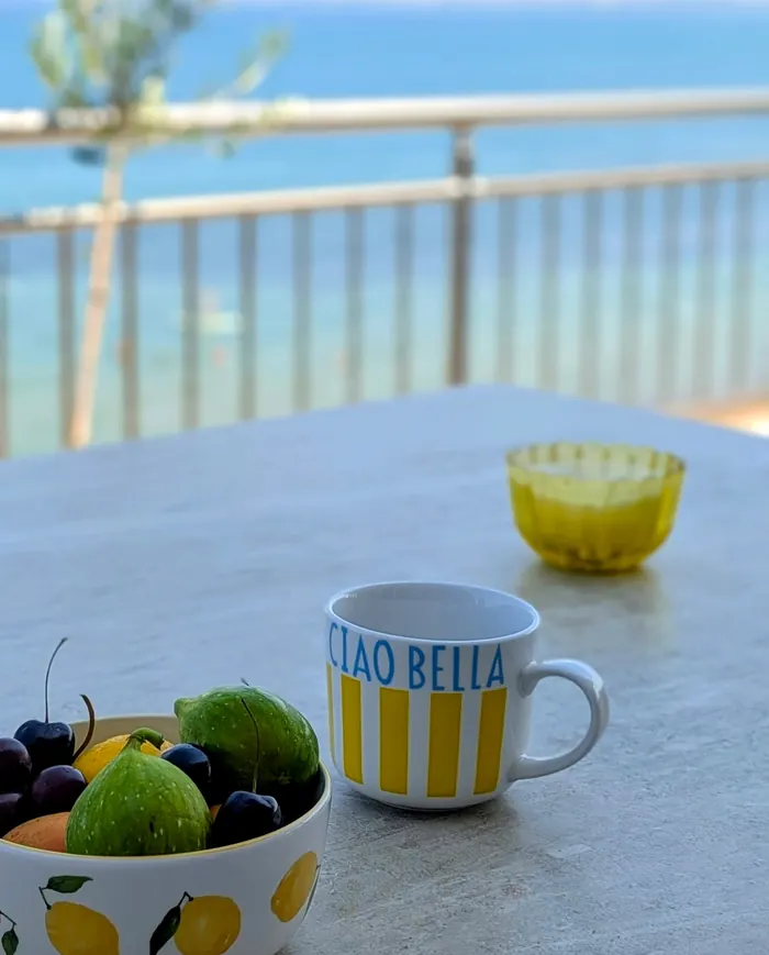 Breakfast of figs and coffee on the terrace